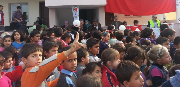 Suriyeli yetimlere örgün eğitim imkanı