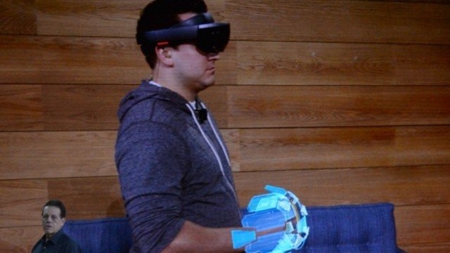 HoloLens tanıtıldı