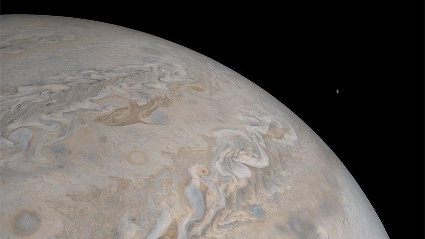 Jüpiter'deki dev kasırgalar böyle görüntülendi!