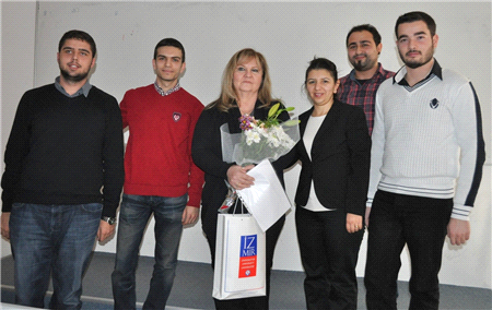 İZİKAD’dan İzmir Üniversitesi Öğrencilerine Destek