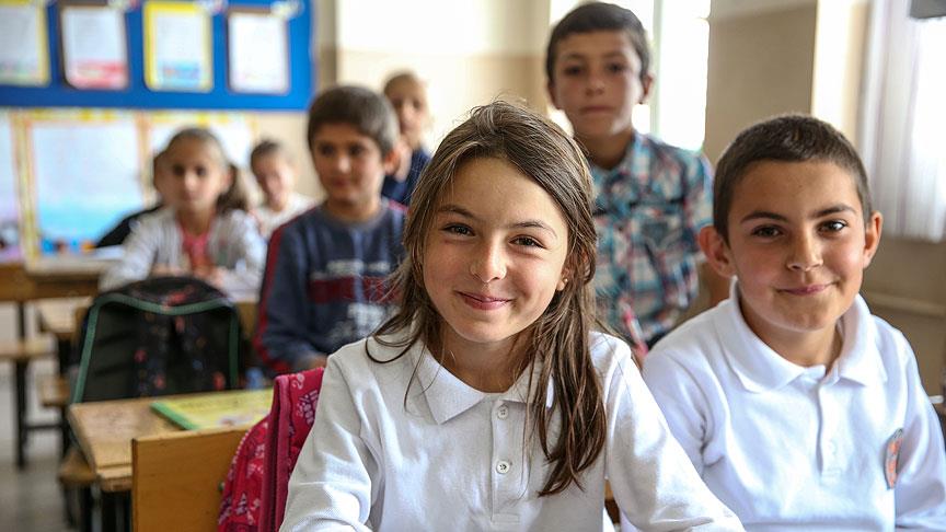Yüksekova'da öğrencilerin okula dönme sevinci