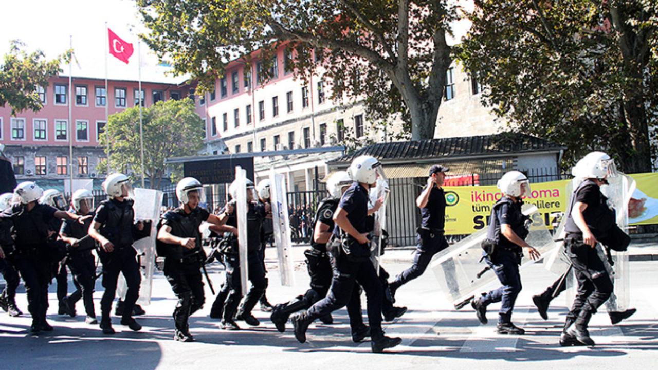  İstanbul Üniversitesi'nde Gerginlik: 21 Gözaltı