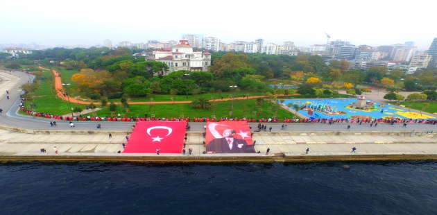 Kadıköy'de 6,5 Km'lik Saygı Zinciri