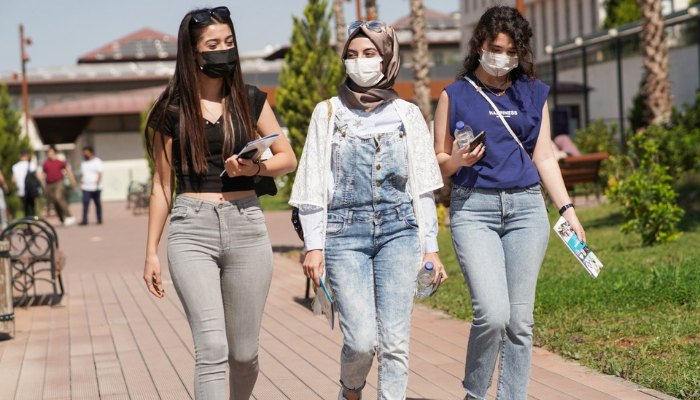 Üniversitelerde maske uygulaması kaldırıldı