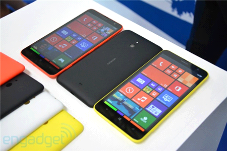 Nokia’dan Lumia 1320 büyük ve uygun fiyatlı bir telefon