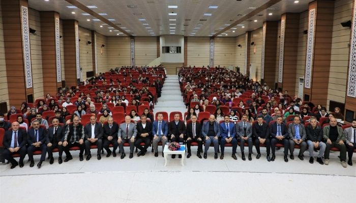 Erzincan'da üniversite öğrencilerine burs