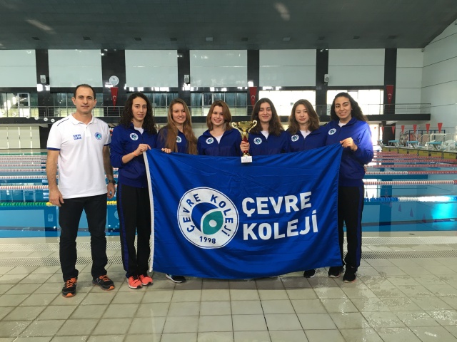 Çevre Koleji, yüzme şampiyonasında 19'uncu kez Türkiye 1'incisi oldu