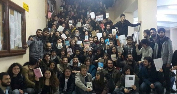 İstanbul Üniversitesi Öğrencilerinden Raşit Tükel'e Destek Eylemi