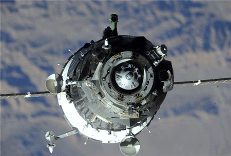 Soyuz üç astronot ile dünyaya döndü