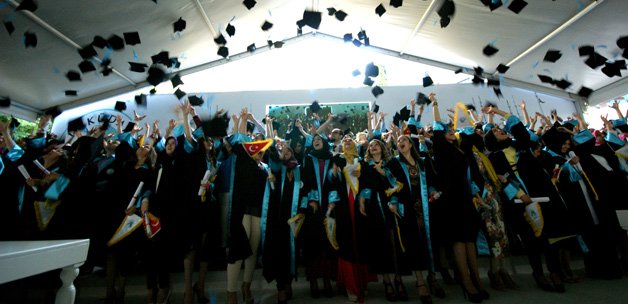 Üsküdar Üniversitesi ilk mezunlarını verdi