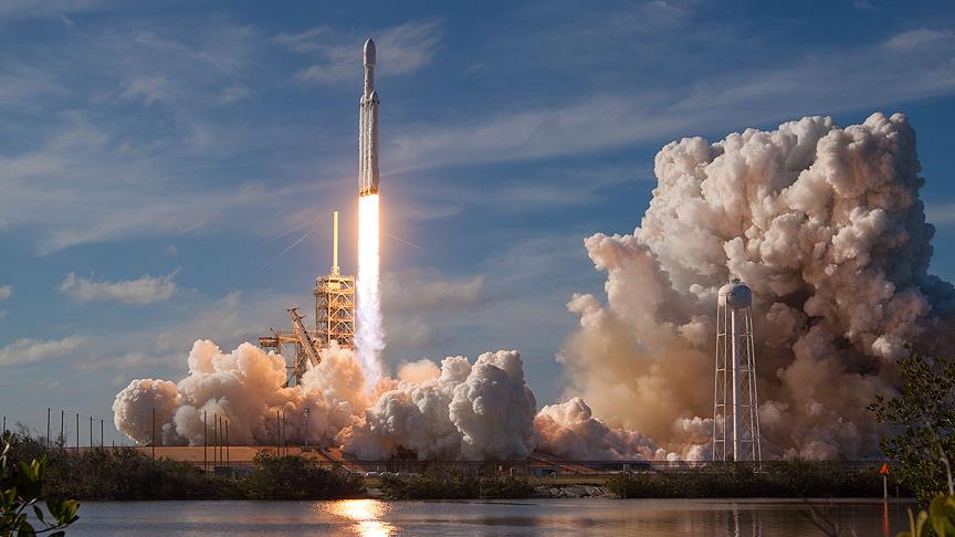 SpaceX gözlem uydusunu uzaya fırlattı