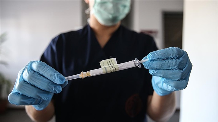Pfizer ve BioNTech'in geliştirdiği Kovid-19 aşısının İngiltere'de uygulanmasına gelecek hafta başlanacak