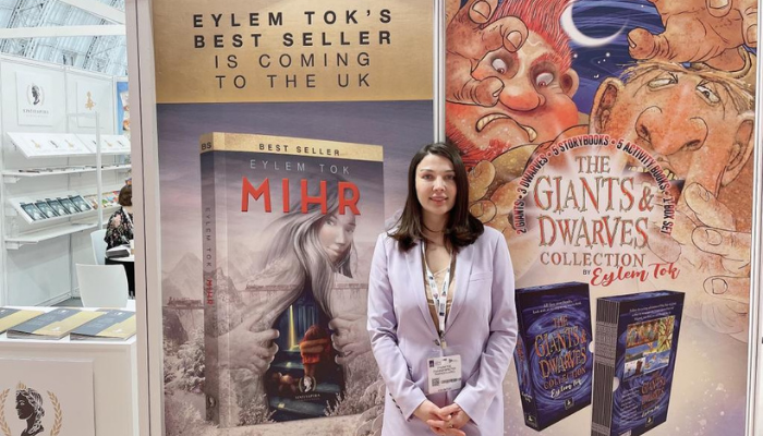 Londra'da Türk kadın yazara büyük ilgi