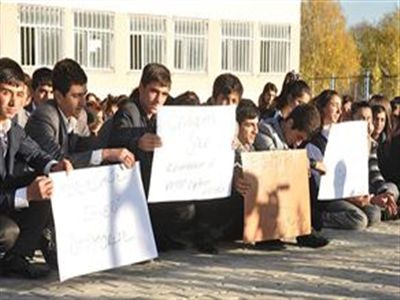 Liselilerden Terör Protestosu