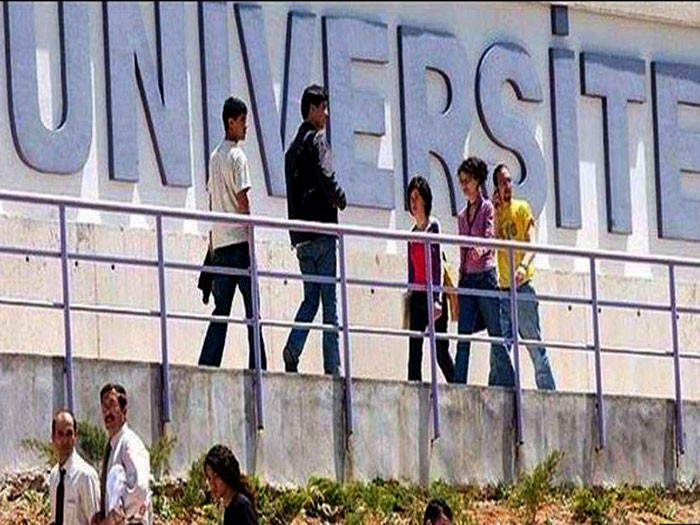 Kapatılan üniversitelerin öğrencilerinden: #YÖKbizimagduretme