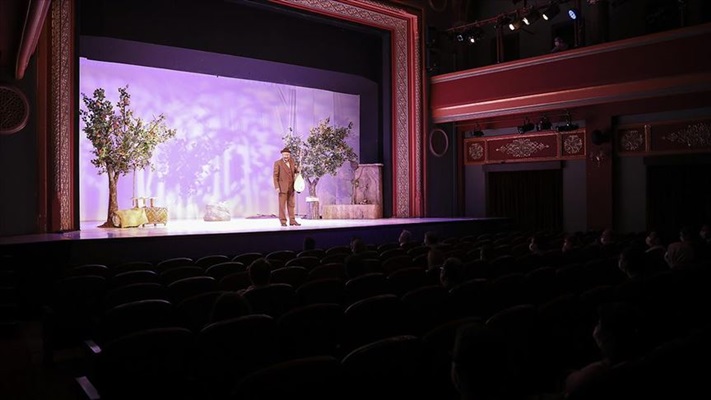 Devlet Tiyatroları 'Aşık Veysel'in dünya prömiyeri ile yeni sezonu açtı