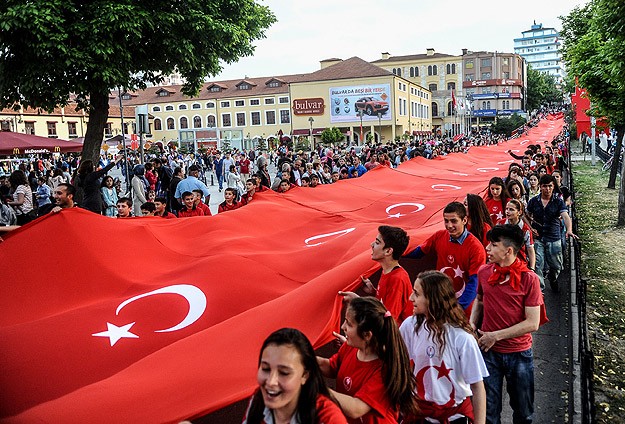 Samsun'da 1919 Metrelik Türk Bayrağı Açıldı