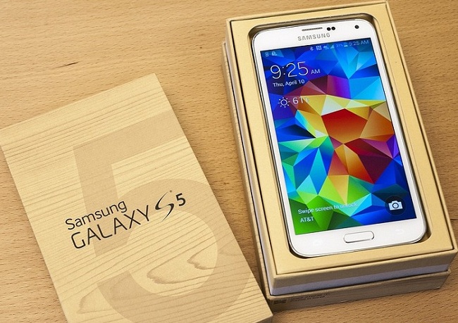 Samsung Galaxy S5 satışları alt üst etti