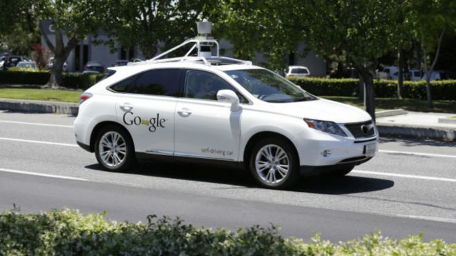 Google'ın sürücüsüz otomobili otobüse çarptı