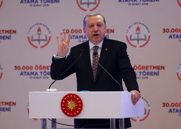  Erdoğan'dan öğretmenlere: 'Batı'ya nasıl gelirim telaşı' yanlış!