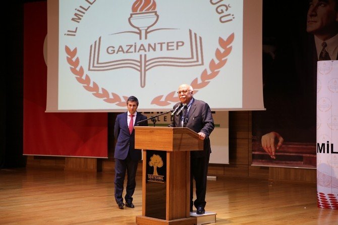 ​Bakan Avcı, Gaziantep'te aday öğretmenlerle bir araya geldi