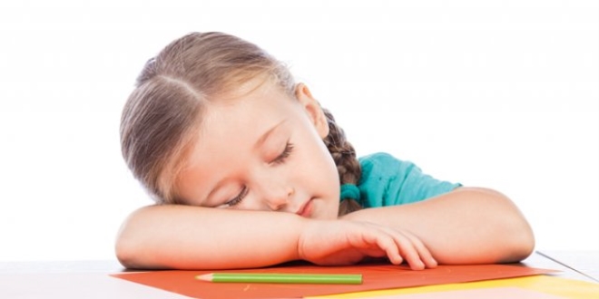 Yetersiz uyku, okul başarısını düşürüyor