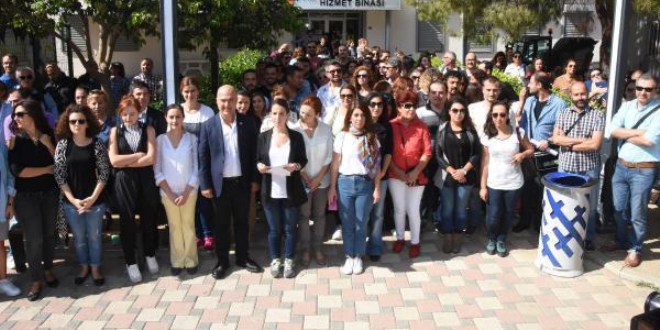 İzmir'de kapatılan üniversite'nin çalışanları eylem yaptı