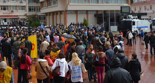 Sinop'ta öğretmen eylemine polis müdahalesi