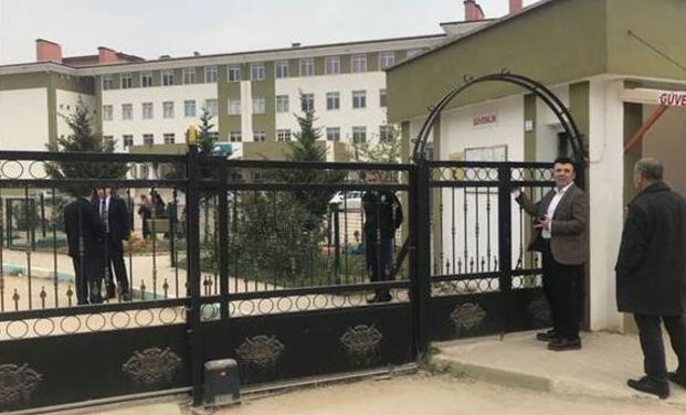 Bursa'daki okulda dehşet! Polis memuru veli okul müdiresi ve öğretmeni silahla vurdu