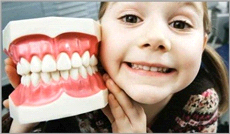 Öğrenciler Diş Sağlığı Hakkında Bilgilendiriliyor