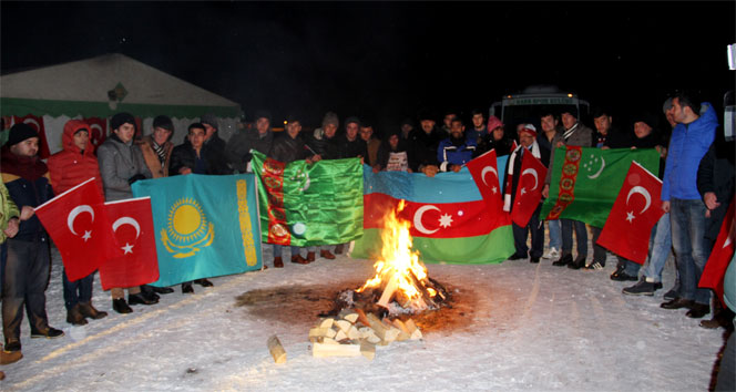Türk dünyası Sarıkamış şehitleri için gece nöbetinde