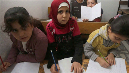 Mermer deposu Suriyeli çocuklara okul oldu!